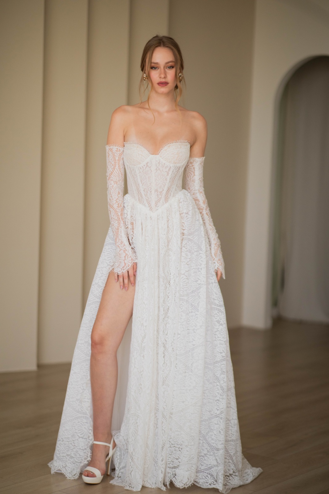 Kiss of Venus — look 05