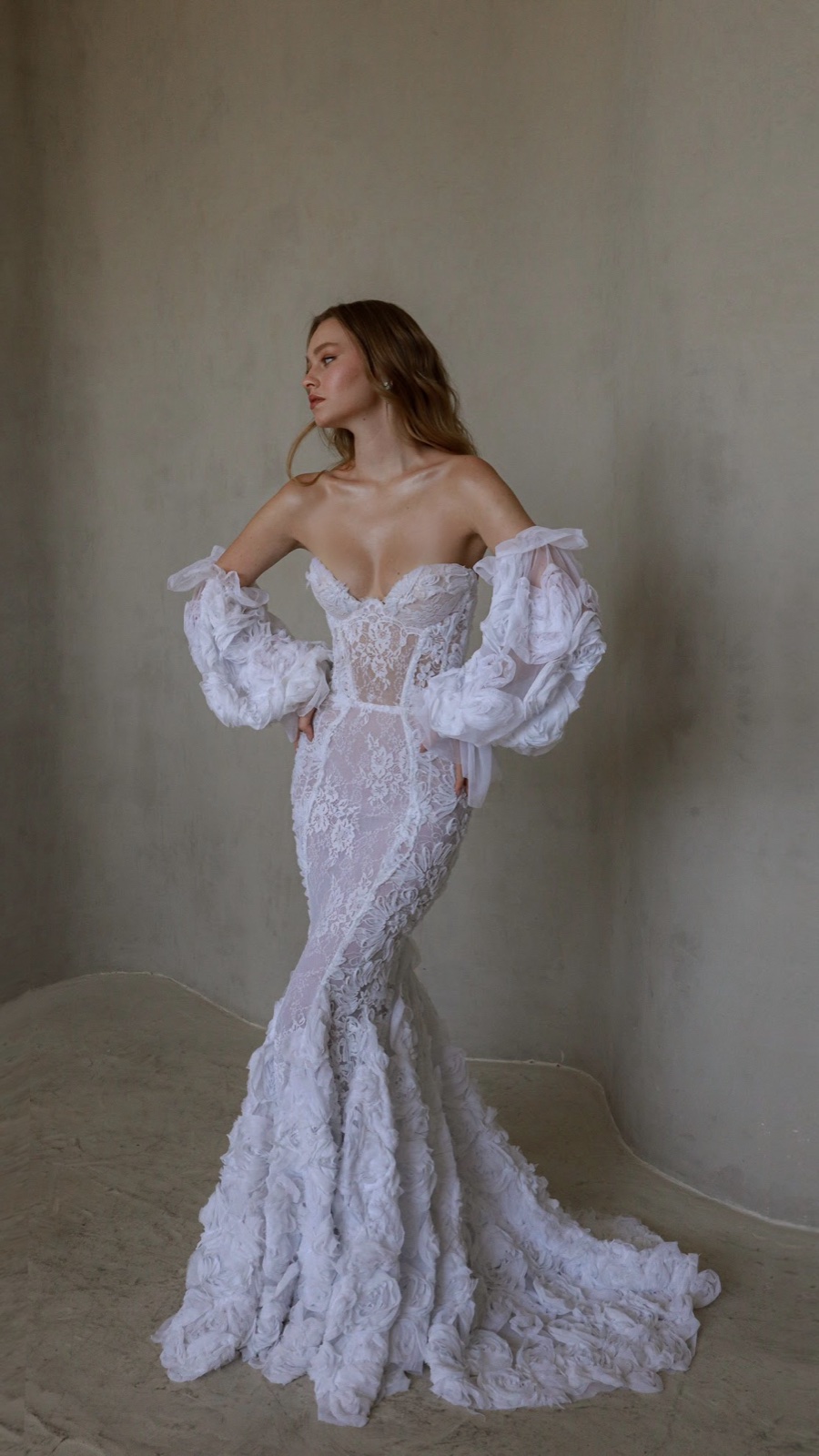 Kiss of Venus — look 06